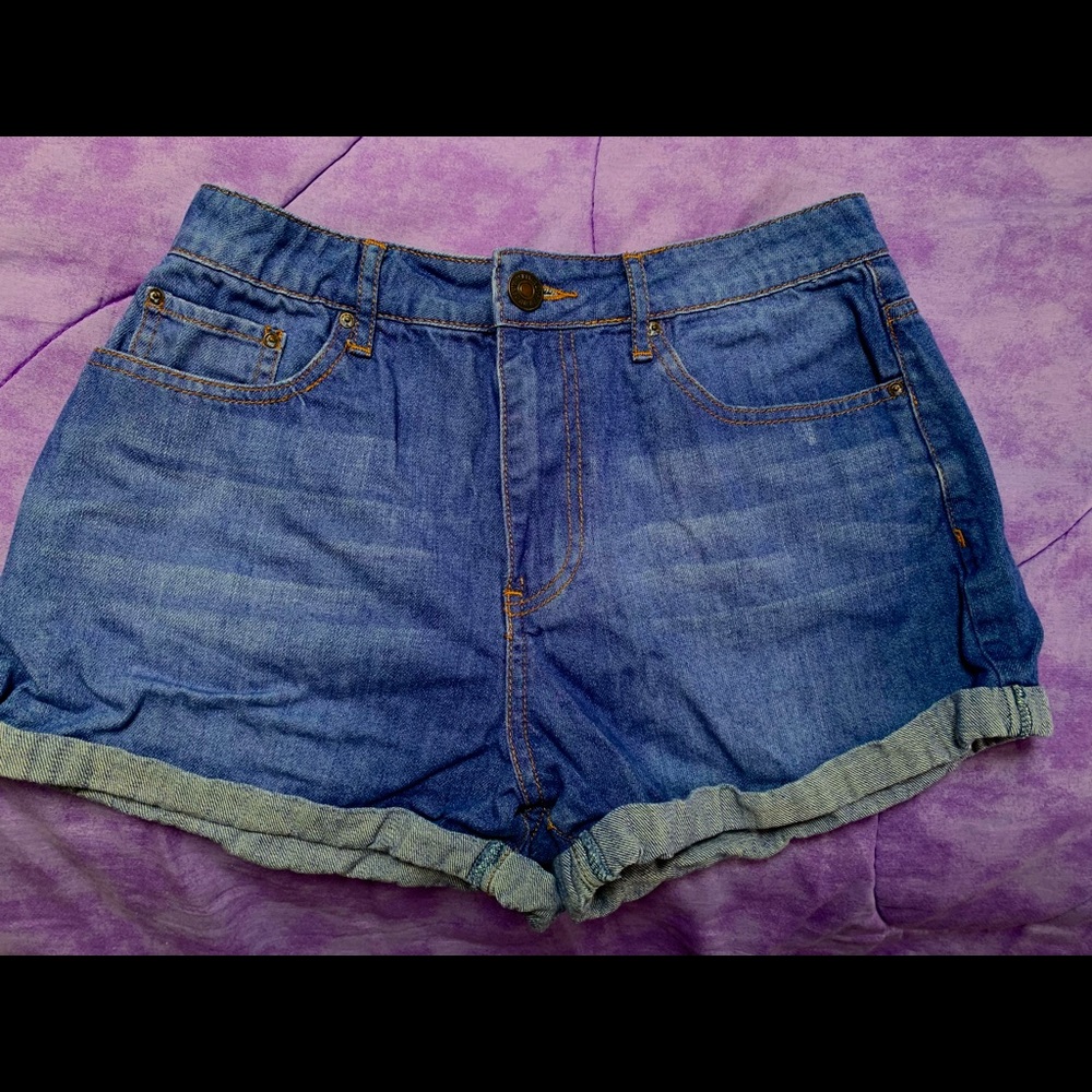 Dark blue high waitsted blue jean shorts
